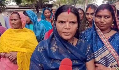 सरपंच की मनमानी और प्रशासन की निष्क्रियता के खिलाफ सैकड़ों ग्रामीणों ने किया जनपद कार्यालय का घेराव, नारेबाजी कर जताया आक्रोश