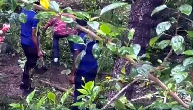 महिला शिक्षिका करवा रही घर में छात्रों से मजदूरी, वीडियो वायरल, शिक्षा अधिकारी ने कारण बताओ नोटिस किया जारी