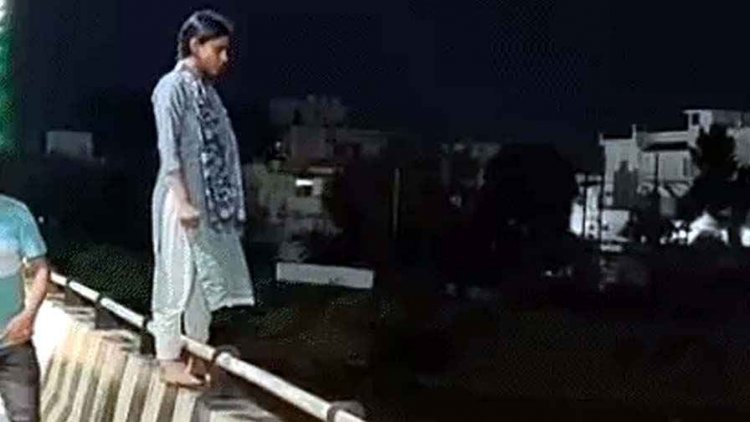 पुल से कूदने से पहले सुसाइड कर रही युवती की बचाई जान, बिलासपुर पुलिस ने दिया मानवता का परिचय, एस.एस.पी. ने टीम को दी बधाई