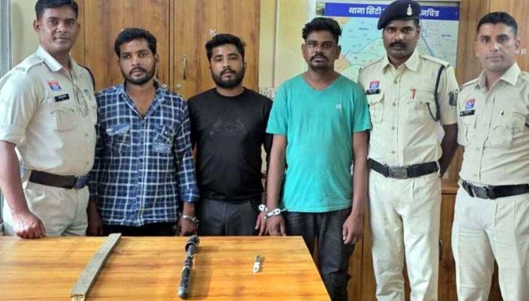 पुरानी रंजिश में जानलेवा हमला, बीच-बचाव करने वाले की भी पिटाई, तीन आरोपी गिरफ्तार, आरोपियों से चाकू, डंडा और लोहे के हथियार जब्त