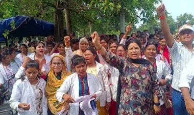 NHM के 25 लोगों की सेवा खत्म, बर्खास्तगी के विरोध में सामूहिक इस्तीफा, सैकड़ों कर्मियों ने सौंपा त्यागपत्र, पुतला दहन को लेकर हंगामा, हाईवे पर जाम