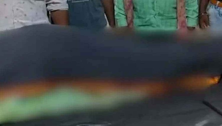 तेज रफ्तार बाइक सवार ने राशन लेने पैदल जा रही महिला को मारी जोरदार ठोकर, मौके पर ही हुई मौत, पसरा मातम, जांच में जुटी पुलिस