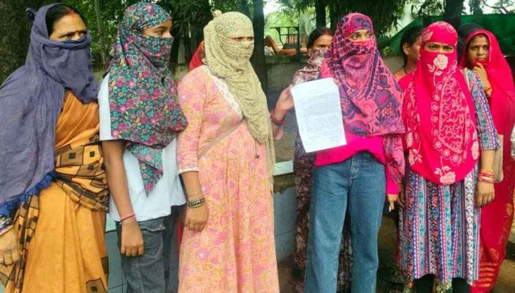 पैसा डबल करने का झांसा देकर करोड़ों की ठगी का लगा आरोप, हीरा भागवानी फरार, घर पर ताला, दर-दर भटक रहे पीड़ित