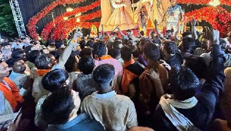 रायपुर में गणपति दर्शन को निकले श्रद्धालुओं पर पुलिस लाठीचार्ज निंदनीय, गृह मंत्री विजय शर्मा के इस्तीफे की मांग तेज, जिम्मेदारों पर हो कड़ी कार्यवाही