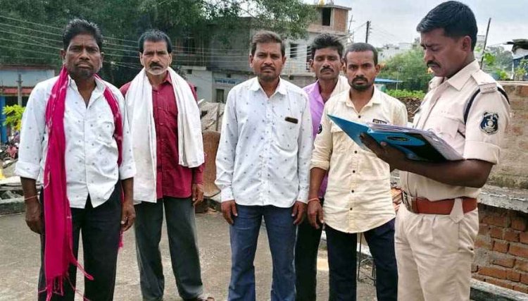 चलती ट्रेन के सामने कूदा बुजुर्ग, दो टुकड़ों में बंटा शरीर, दर्दनाक मौत, इधर युवक ने घर में फांसी लगाकर कर लिया खुदकुशी, पसरा मातम