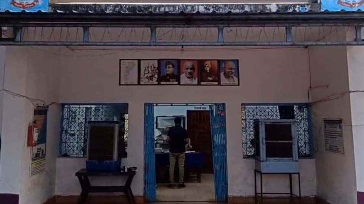 घर से आ रही थी तेज बदबू, ग्रामीणों ने दी पुलिस को खबर, दरवाज़ा खुला तो लोग रह गए दंग, धेड़ व्यक्ति की लाश मिलने से मचा हड़कंप