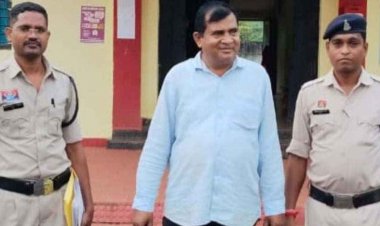 सरकारी स्कूल से 10 पेटी अवैध शराब और रेक्टिफाइड स्पिरिट बरामद, जांच में जुटी पुलिस, इधर अवैध उत्खनन करते हुए डोजर (ट्रैक्टर) जब्त