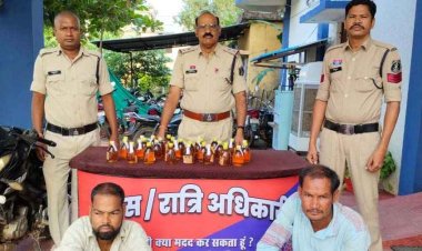राजिम पुलिस की कार्रवाई, देशी मंदीरा मसाला के साथ दो आरोपियों को किया गिरफ्तार, 5.580 लीटर अवैध शराब और मोटरसाइकिल जप्त