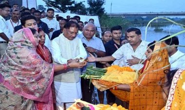 संध्या छठ पूजन में शामिल हुए मंत्रियों समेत CM साय, की पूजा-अर्चना घाटों पर उमड़ी आस्था की भीड़, व्रतियों ने ढलते सूर्य को दिया अर्घ्य