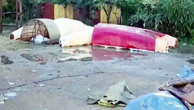 बारिश से रावण के गिरे पुतले, कार्यक्रम स्थल जलमग्न, सुधार कार्य में लगी समिति, दशहरा के पहले शराब दुकानों में रही भारी भीड़