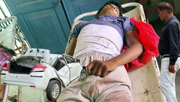 महासमुंद में पलटी कार, परिवार के 3 लोगों की मौत, महाराष्ट्र से झारखंड लौट रहे मां और बेटा-बेटी ने तोड़ा दम, पिता-ड्राइवर की हालत नाजुक