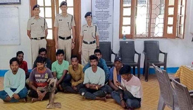 छत्तीसगढ़ में टला बड़ा रेल हादसा, हमसफर एक्सप्रेस के इंजन की ट्रैक जैक से टक्कर, 9 आरोपी गिरफ्तार, एक रेलवे कर्मचारी सस्पेंड