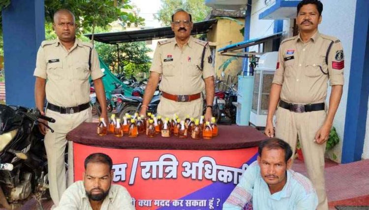 राजिम पुलिस की कार्रवाई, देशी मंदीरा मसाला के साथ दो आरोपियों को किया गिरफ्तार, 5.580 लीटर अवैध शराब और मोटरसाइकिल जप्त