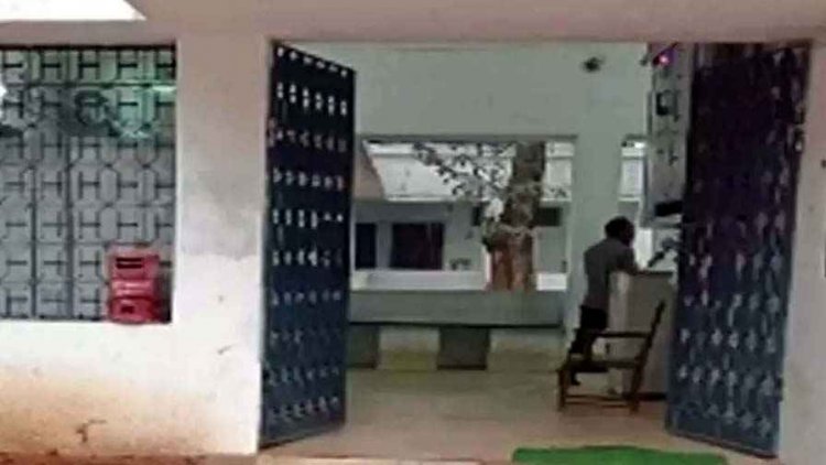 फांसी पर लटका मिला प्यून का शव, भृत्य की लाश मिलने से जिला कोर्ट में मचा हड़कंप, आत्महत्या की वजह जानने में जुटी पुलिस