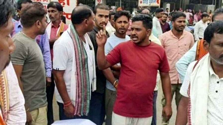 जमीन विवाद पर टांगी से वार कर दो लोगों का मर्डर, गांव में तनाव, परिजनों ने नेशनल हाईवे 43 सड़क पर शव रख कर किया चक्का जाम