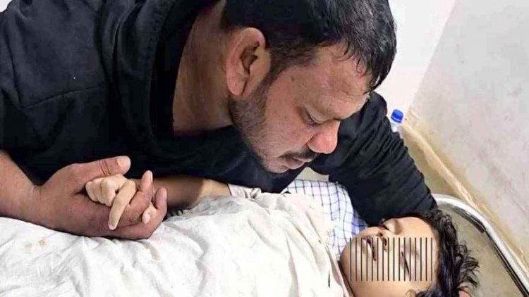 मासूम की करंट लगने से मौत, छत से गुजरे हाईटेंशन तार ने ली 8 वर्षीय बच्ची की जान, लोगों में फूटा आक्रोश, इलाके में मातम और डर का माहौल