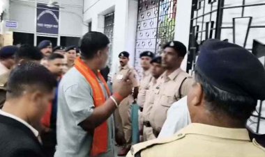 आशुतोष चैतन्य महाराज की गिरफ्तारी के दौरान कोर्ट में भारी विवाद, दो पक्षों में जबरदस्त मारपीट, अदालत का गेट बंद करने का प्रयास