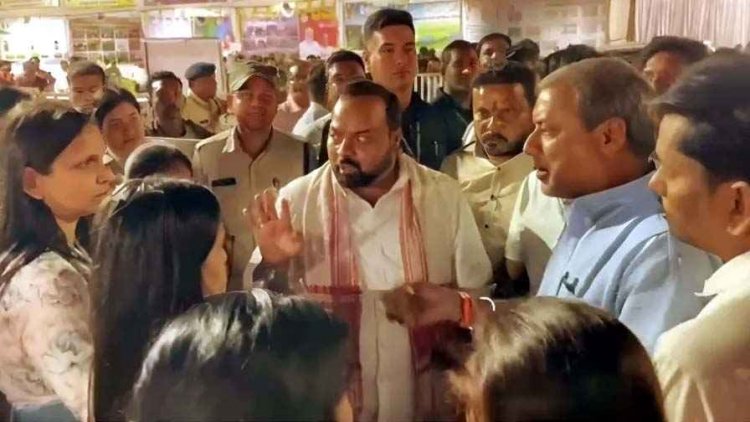 राज्योत्सव में मचा बवाल, सांसद के सामने कलेक्टर के खिलाफ जमकर नारेबाजी, दुर्व्यवहार का आरोप, कार्यक्रम छोड़ चले गए विधायक