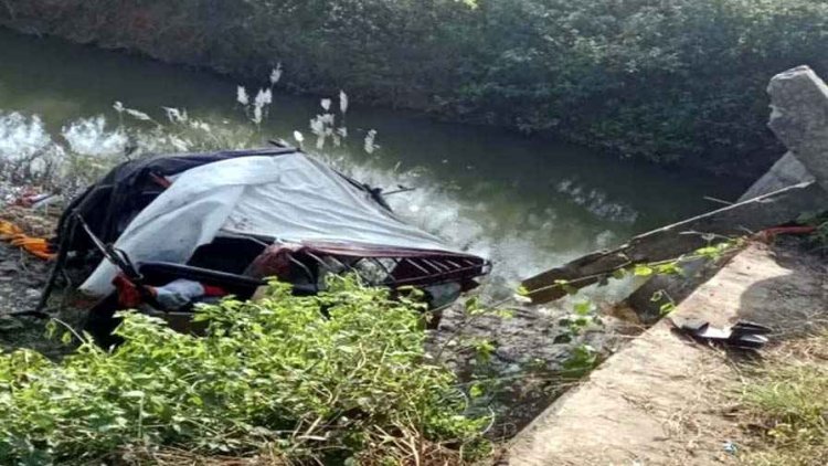 दशगात्र कार्यक्रम से लौटते समय दर्दनाक हादसा, महिलाओं से भरी ऑटो पुलिया के नीचे गिरी, 2 की मौत, 4 से ज्यादा महिलाएं घायल, इलाज जारी
