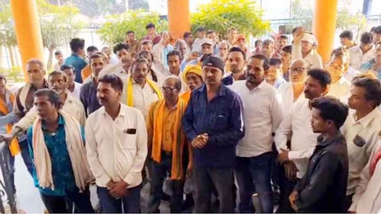 महासमुंद विधायक पर लगे गंभीर आरोप, ग्रामीणों ने कहा- भूमाफिया को मिल रहा राजनीतिक संरक्षण!, धरना प्रदर्शन की दी चेतावनी