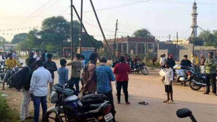 पुरानी रंजिश में युवक पर फायरिंग, निशाना चूका, कान से छूकर निकली गोलियां, दीवारों पर मिले गोली के निशान, खाली खोखे बरामद, आरोपी फरार