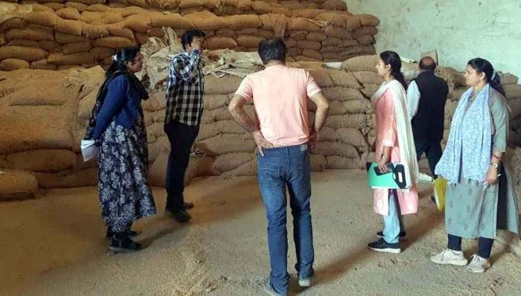 अभनपुर और राजिम की तीन राइस मिलों से 525 क्विंटल से ज्यादा और देवभोग में 67 बोरी अवैध धान के साथ पिकअप जप्त, मचा हड़कंप