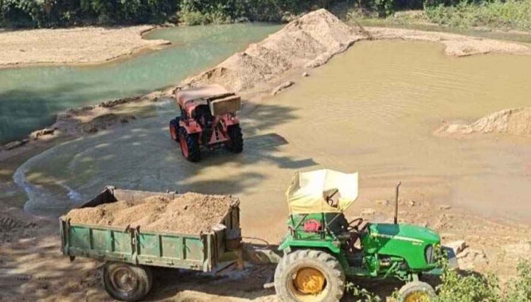 पीएम आवास के नाम रेत का अवैध उत्खनन धड़ल्ले से जारी, शिकायत के बाद भी कार्यवाही शून्य, राजिम में संयुक्त टीम की बड़ी कार्रवाई, 11 हाइवा जब्त
