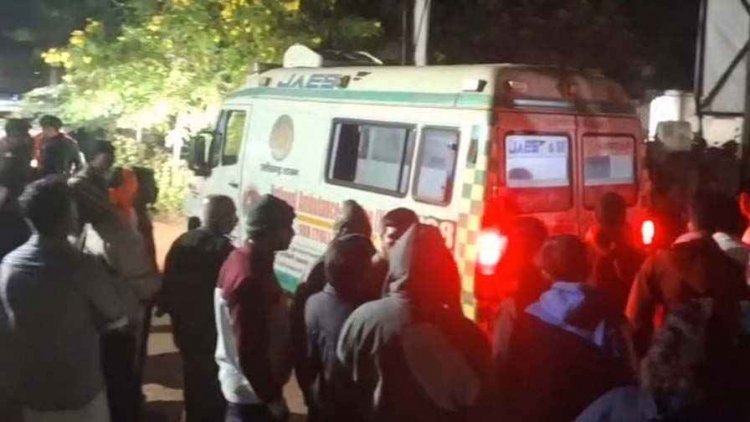 दो बाइक में जोरदार टक्कर, चालक की घटनास्थल पर मौत, दो लोगों की हालत गंभीर, खून से लथपथ हुआ मगरलोड, जांच में जुटी पुलिस