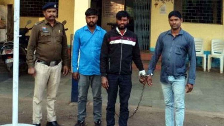 घर घुसकर मारपीट, अश्लील हरकते और छेड़छाड़, नवापारा पुलिस ने 24 घंटे के भीतर तीन आरोपियों को गिरफ्तार कर भेजा सलाखों के पीछे