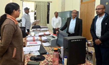 कलेक्टर का नववर्ष पर सख्त एक्शन, गैरहाजिर 9 अधिकारी-कर्मचारियों को कारण बताओ नोटिस जारी, अनुपस्थिति पर वेतन कटौती के निर्देश