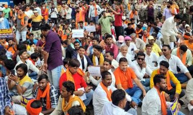 विवादित पेपर की प्रिंटिंग के लिए बदले गए नियम, DPI की कमेटी ने चुने प्रश्न, गरियाबंद में सड़कों पर उतरा जनसैलाब, बलि का बकरा बने DEO?