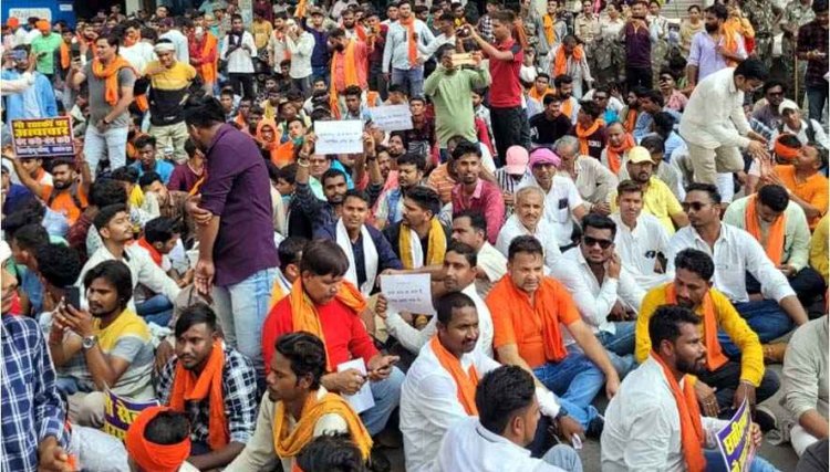 विवादित पेपर की प्रिंटिंग के लिए बदले गए नियम, DPI की कमेटी ने चुने प्रश्न, गरियाबंद में सड़कों पर उतरा जनसैलाब, बलि का बकरा बने DEO?