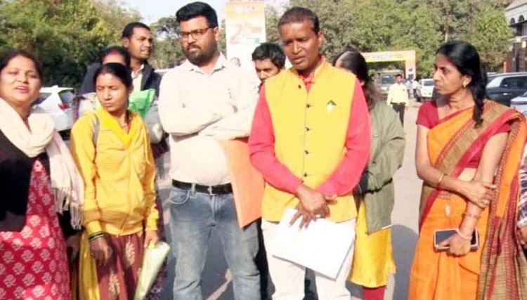 युक्तियुक्तकरण से टूटे शिक्षक, बोले- वेतन रोका, सम्मान कुचला, मिल रही धमकियां, मौलिक अधिकार छीना गया, अब तो इच्छा मृत्यु दे दो