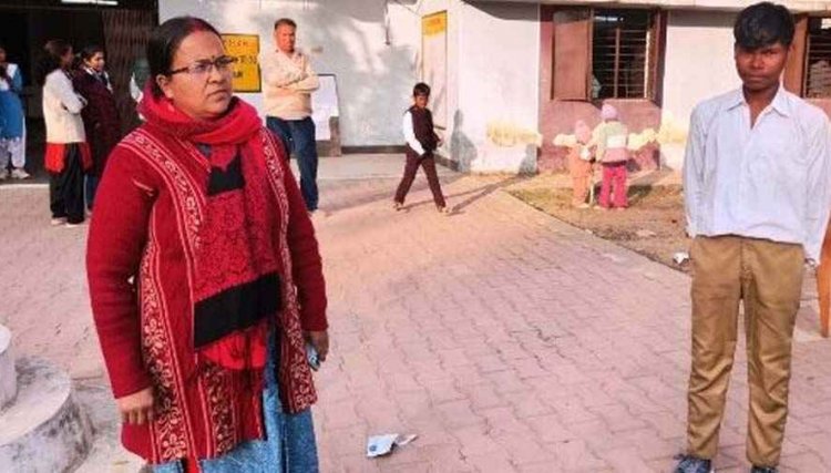 आवारा कुत्तों का आतंक, स्कूल परिसर में हमला, तीन छात्र और एक महिला शिक्षक घायल, सुरक्षा पर उठ रहे सवाल, अभिभावकों में आक्रोश