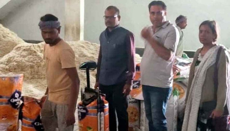 खाद्य एवं औषधि प्रशासन की टीम ने खोली पोल, पोहा मिल का औचक निरीक्षण, मातारानी इंडस्ट्रीज में चल रहे दो नंबर के खेल का सैम्पल जब्त