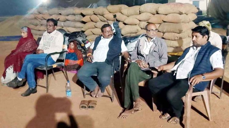 पूर्व भाजपा विधायक नहीं बेच सकी अपना धान, सुबह से रात तक बैठीं खरीदी-केंद्र के बाहर, नहीं हुई सुनवाई, 7,565 किसान भी वंचित
