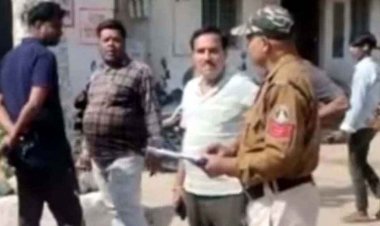 हाईवे जंक्शन पर बरपा कहर, रॉन्ग साइड से कार ने स्कूटी को मारी टक्कर, निरीक्षण के लिए निकले सब इंजीनियर की हालत नाजुक, हेलमेट ने बचाई जान