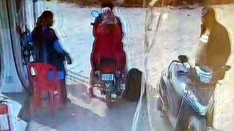 छत्तीसगढ़ में अपराधियों के हौसले बुलंद, भाजपा नेता के पेट्रोल पंप से 2.18 लाख नगद उड़ा ले गया स्कूटी सवार आरोपी, तलाश में जुटी पुलिस