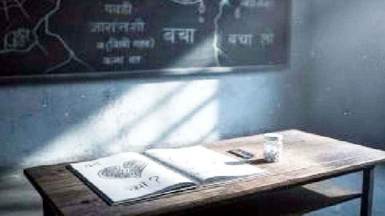 सरकारी स्कूल के 35 छात्र-छात्राओं ने ब्लेड से काटे अपने हाथ,शिक्षा विभाग व जिला प्रशासन में मचा हड़कंप, मनोवैज्ञानिकों की टीम ने की काउंसलिंग