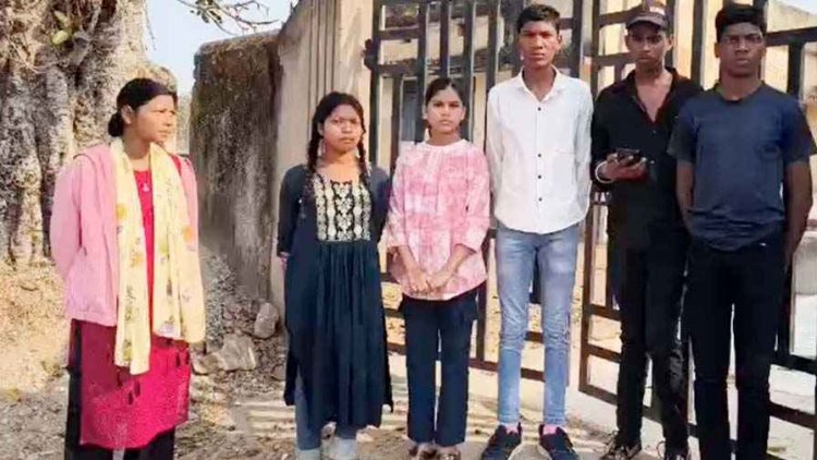 कम अटेंडेंस पर नहीं मिला प्रवेश पत्र, दसवीं बोर्ड परीक्षा से 12 छात्र वंचित, स्कूल प्रबंधन पर छात्रों ने लगाया पूर्व में सूचना नहीं देने का आरोप