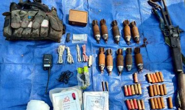 गरियाबंद पुलिस को मिली बड़ी कामयाबी, नक्सलियों द्वारा डंप 46 लाख कैश-हथियार और इलेक्ट्रॉनिक लेपटॉप बरामद, मिले 2000 के पुराने नोट