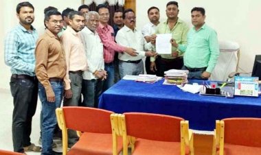 रायपुर तहसील दफ्तर में वसूली की शिकायत पर वकील का हंगामा, गरियाबंद में लिपिक संघ ने अभद्र व्यवहार का दर्ज कराया विरोध, जांच की मांग