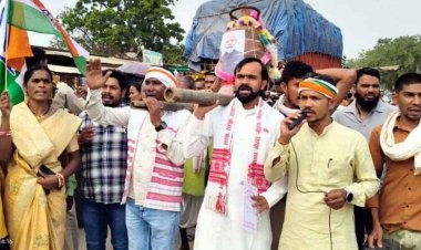 मैनपुर में रसोई गैस किल्लत को लेकर कांग्रेस द्वारा शवयात्रा निकाल प्रदर्शन, नाले की गैस से चाय बनाने की कोशिश लगी भारी भीड़, महंगाई पर भाजपा सरकार को घेरा