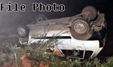 डिवाइडर से टकराकर पलटी कार, आरंग में दो भाइयों समेत चार युवकों की दर्दनाक मौत, एक गंभीर, इलाके में पसरा मातम, तेज रफ्तार बनी हादसे की वजह