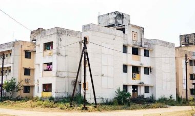 गरियाबंद में आवास के लिए भटक रहे SDM, सरकारी आवासों पर अवैध कब्जे का जाल, ट्रांसफर के बावजूद नहीं छोड़ रहे क्वार्टर, जांच के निर्देश, कार्रवाई की तैयारी