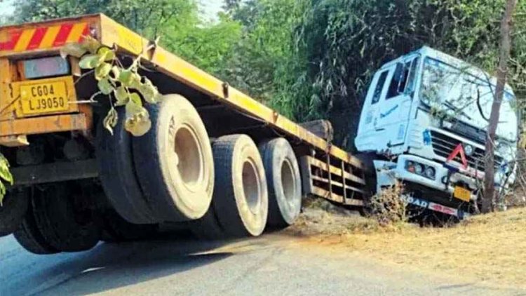 अज्ञात तेज रफ्तार वाहन ने मोटरसाइकिल सवार पिता-पुत्र को कुचला, हादसे में पिता ने तोड़ा दम, बेटा अस्पताल में जिंदगी से लड़ रहा जंग