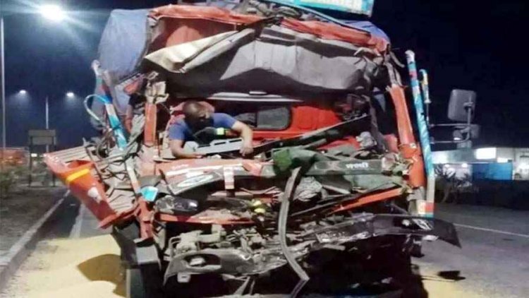 NH 130 में दर्दनाक हादसा, ब्रेकडाउन हाइवा को आधी रात तेज रफ्तार ट्रक ने मारी जोरदार टक्कर, ड्राइवर की मौके पर ही मौत, वाहन चकनाचुर