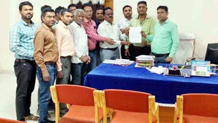 रायपुर तहसील दफ्तर में वसूली की शिकायत पर वकील का हंगामा, गरियाबंद में लिपिक संघ ने अभद्र व्यवहार का दर्ज कराया विरोध, जांच की मांग