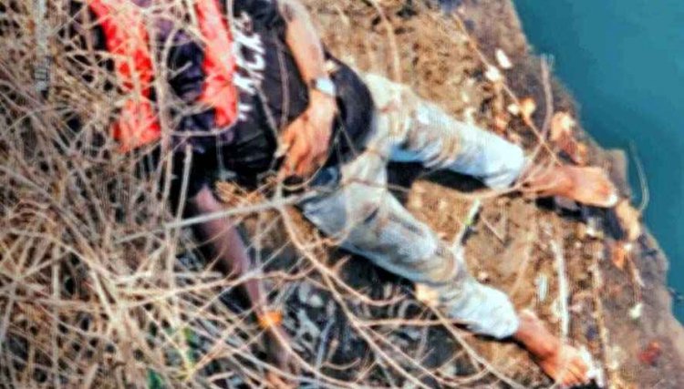 कमरे से आई लड़ने की आवाज, कुछ देर बाद प्रेमी-प्रेमिका की संदिग्ध हालत में मिली  लाश, इधर खदान में युवक का शव मिलने से इलाके में फैली सनसनी