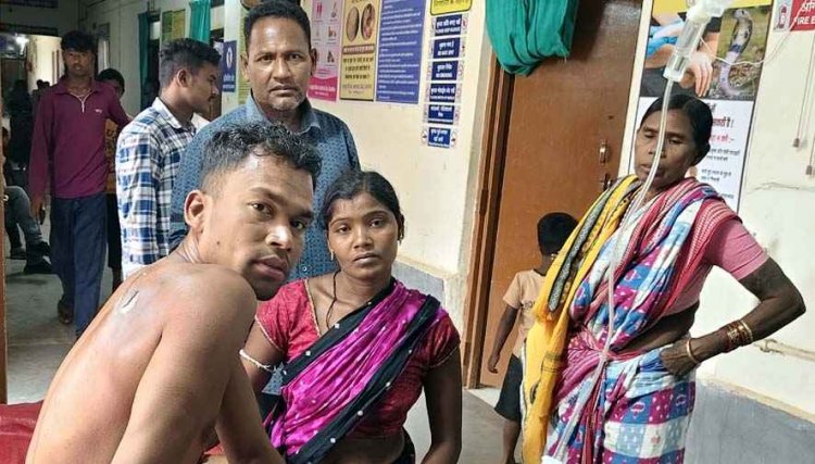 आकाशीय बिजली गिरने की भयावह घटना, चपेट में आया पेड़ के नीचे मोबाइल देख रहा युवक, नहीं मिली  एंबुलेंस, प्राइवेट वाहन से पहुंचाया अस्पताल